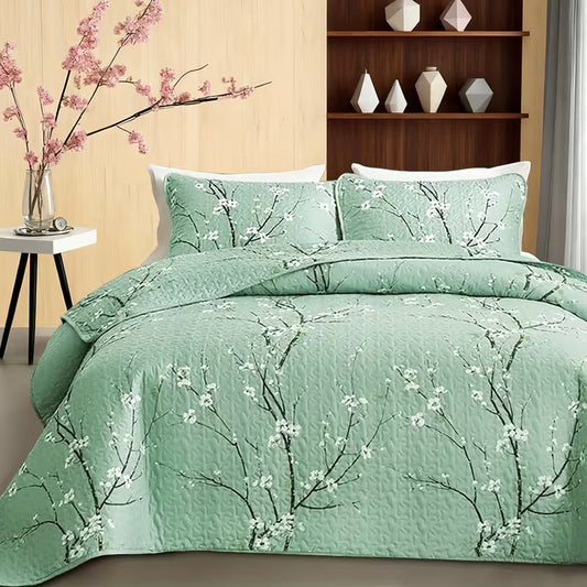 This 3-piece multi-colored quilted comforter set features tree branches and plum blossoms, including one quilted comforter and half a pillowcase. It is soft, breathable, and comfortable.