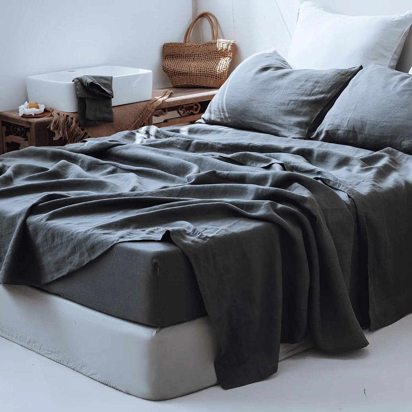 100% Linen 4-Piece Bed Sheet Set — 1 Flat Sheet, 1 Fitted Sheet & 2 Pillowcases — Breathable, Moisture-Wicking, Soft & Durable Bedding