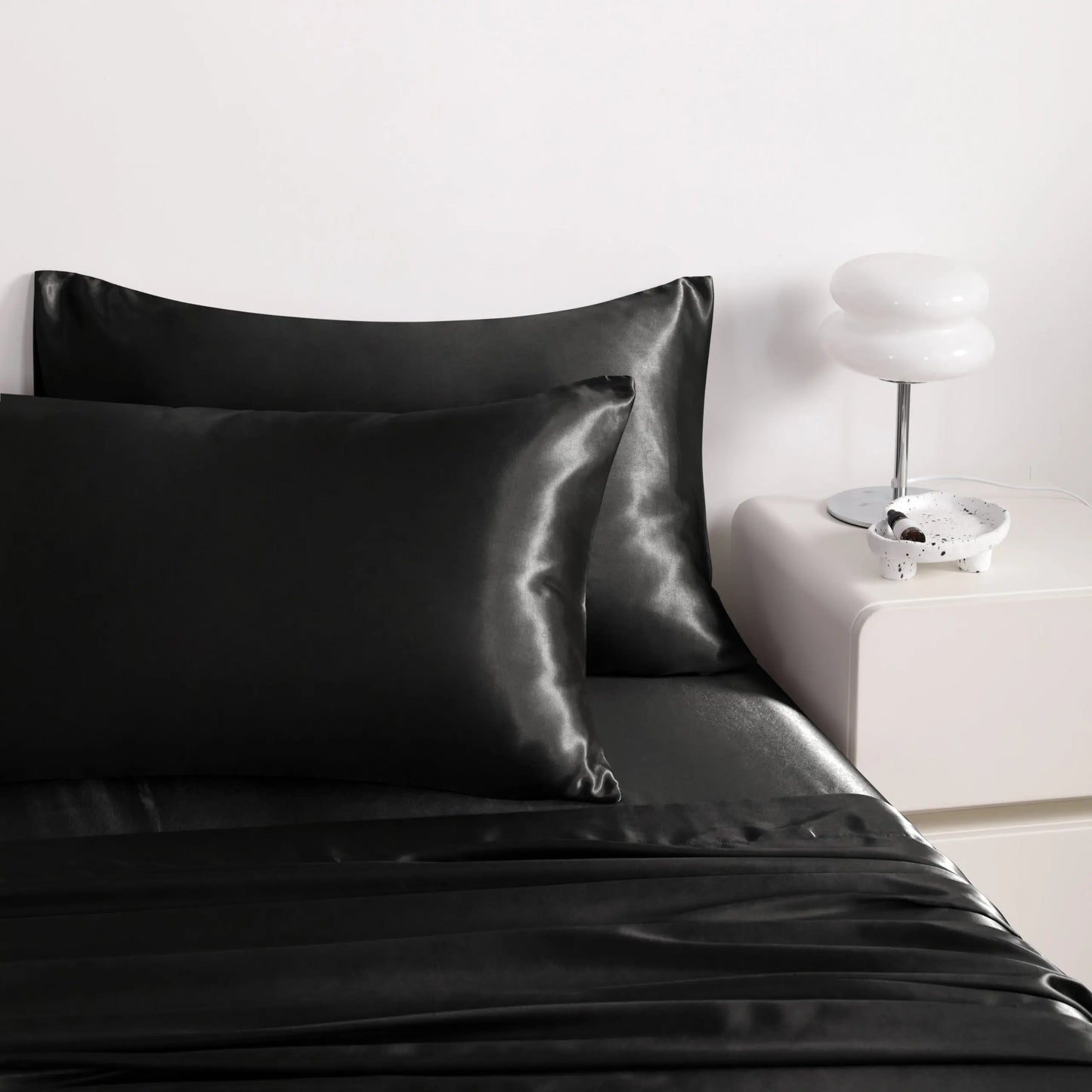 4-Piece Satin Bedding Set – Ultra-Soft Silky Sheets with Envelope Pillowcases, OEKO-TEX Certified Luxury Bedding, Gentle on Acne-Prone Skin